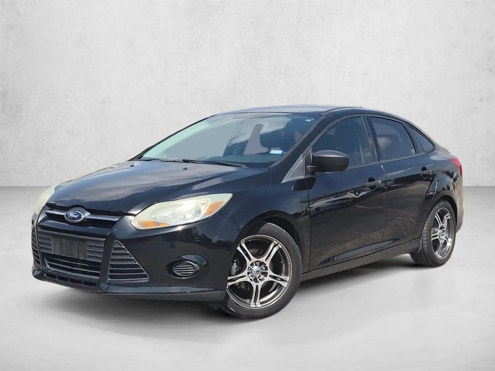 2014 Ford Focus Sedan S's photo