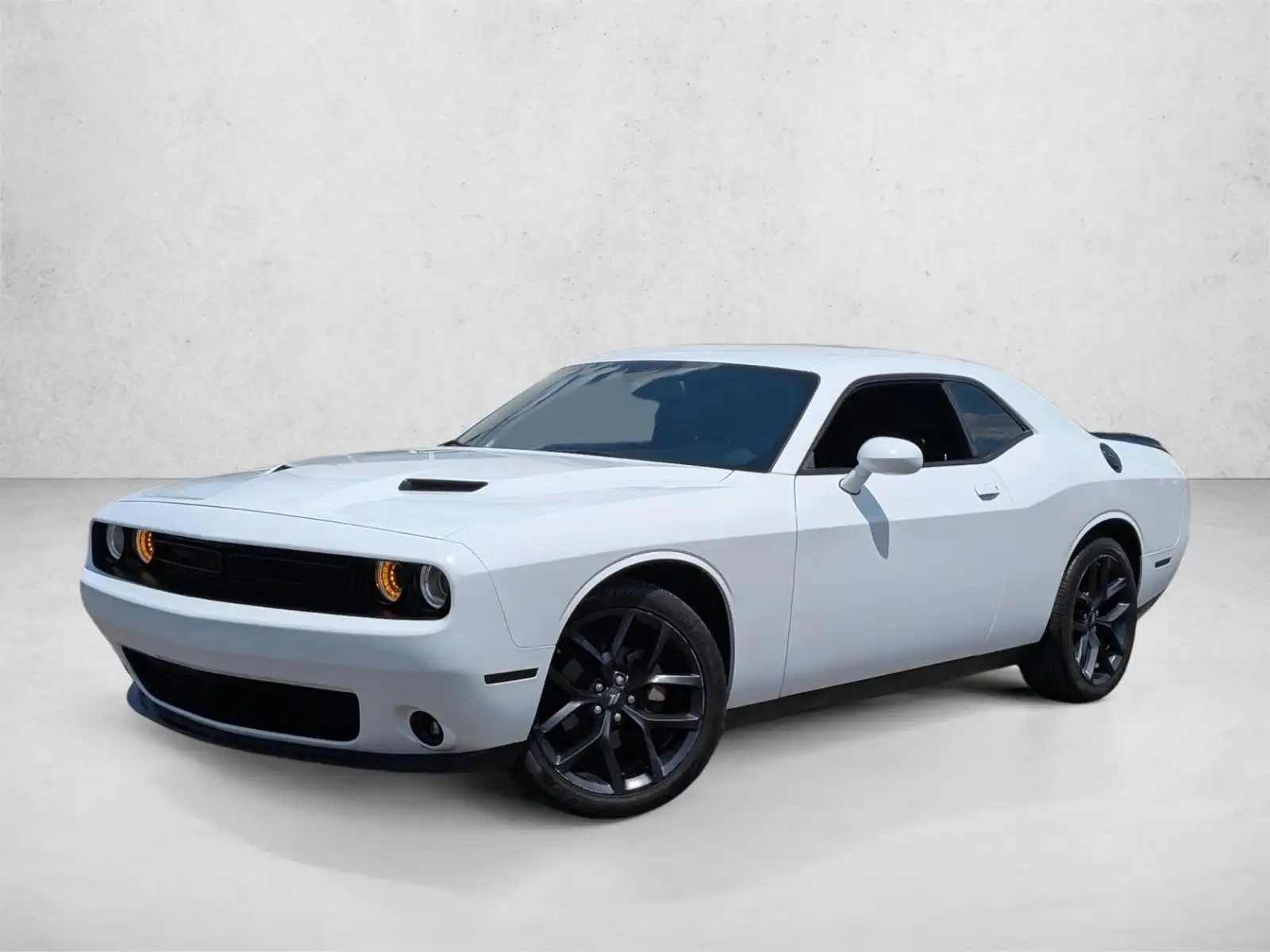 2022 Dodge Challenger SXT Auto's photo