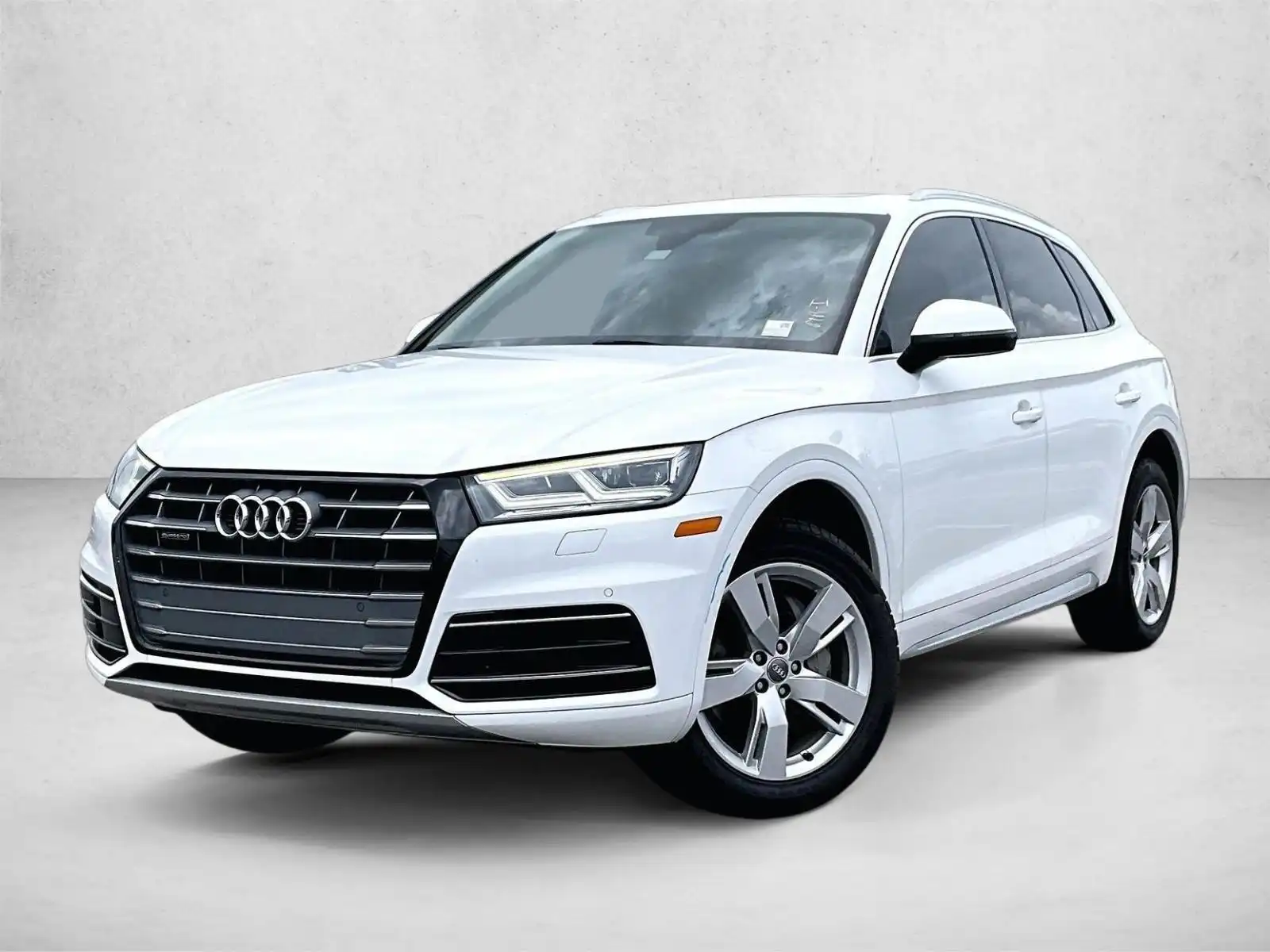2019 Audi Q5 2.0T quattro S tronic Premium Plus's photo