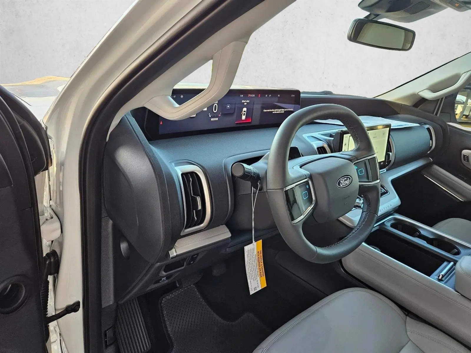 2027 Ford Expedition Active photo 3