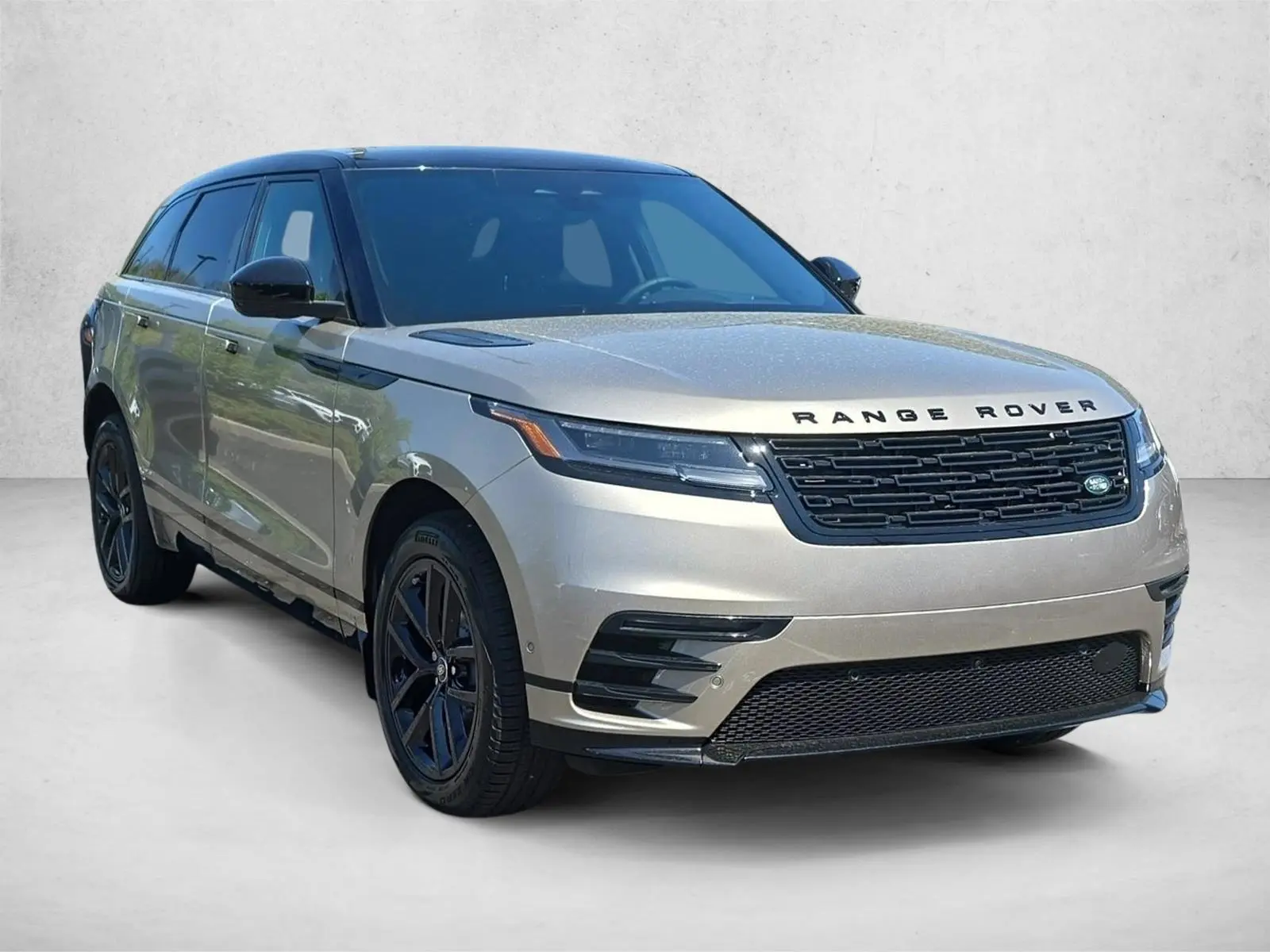 2026 Land Rover Range Rover Velar P250 Dynamic SE photo 3