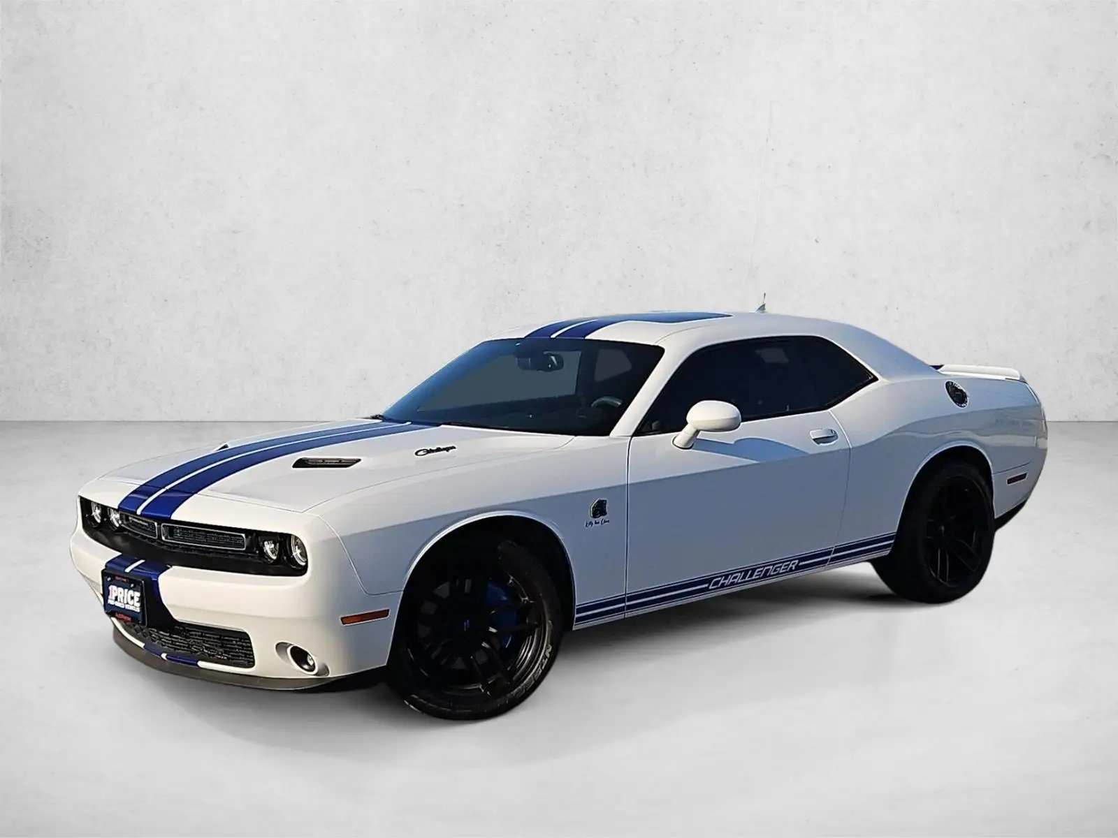 2016 Dodge Challenger SXT Plus photo 1