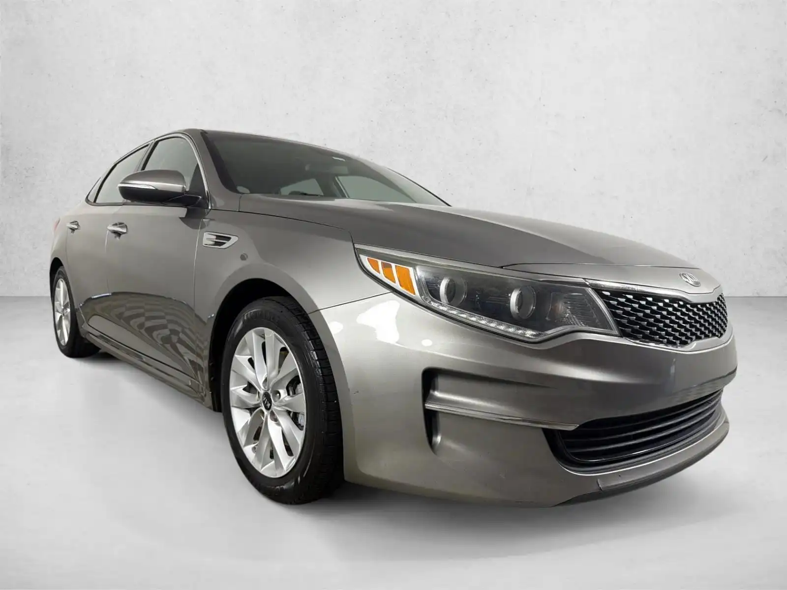2017 Kia Optima EX AT's photo