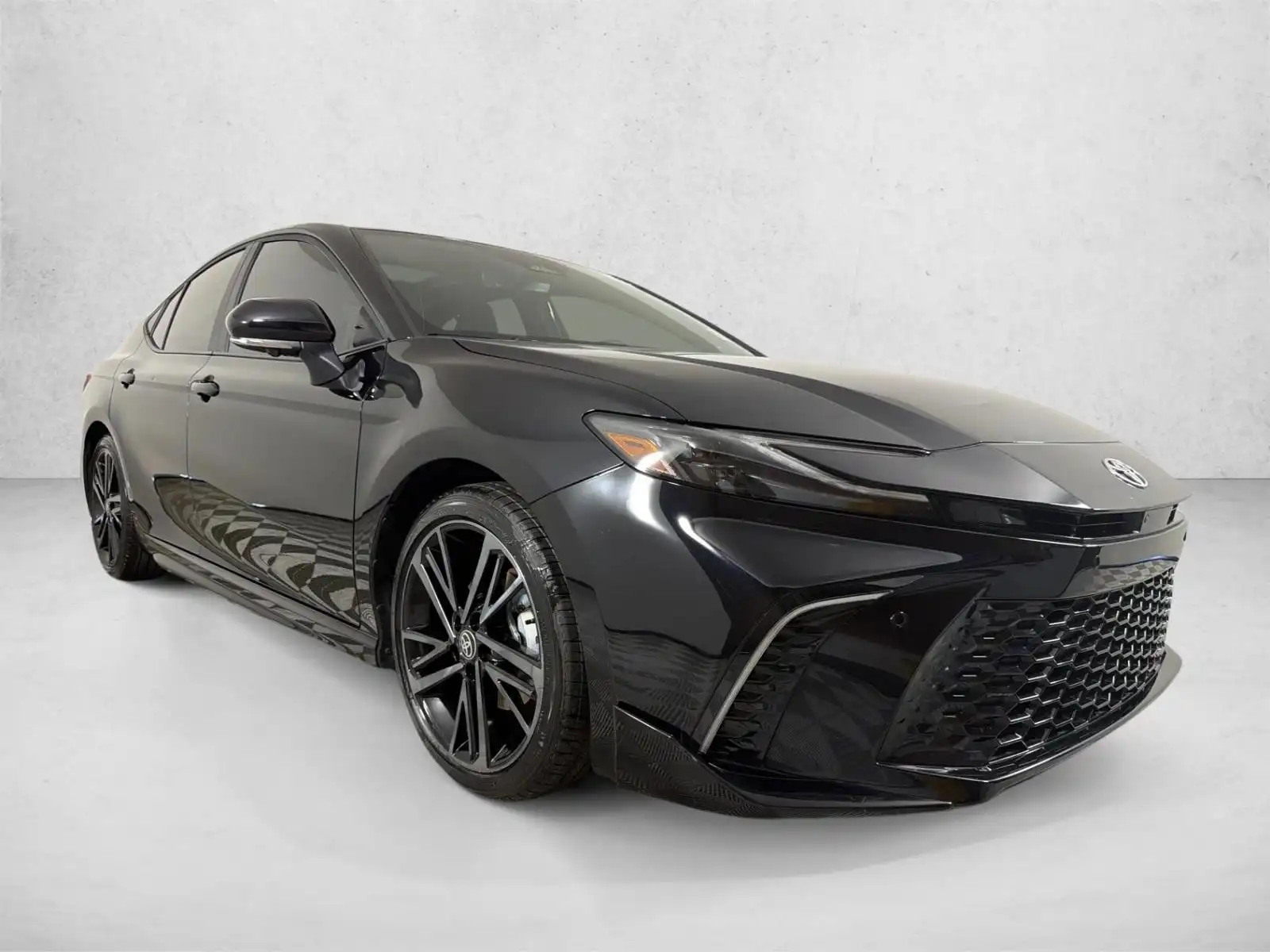 2025 Toyota Camry XSE Hybrid's photo