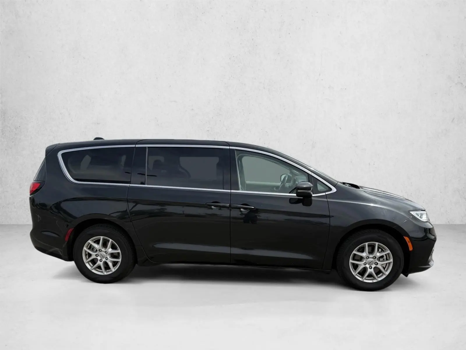 2023 Chrysler Pacifica Touring L photo 4