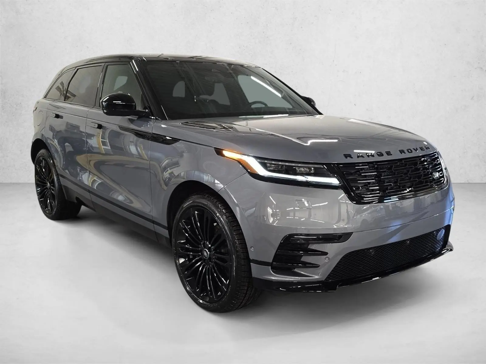 2026 Land Rover Range Rover Velar P400 Dynamic SE photo 3