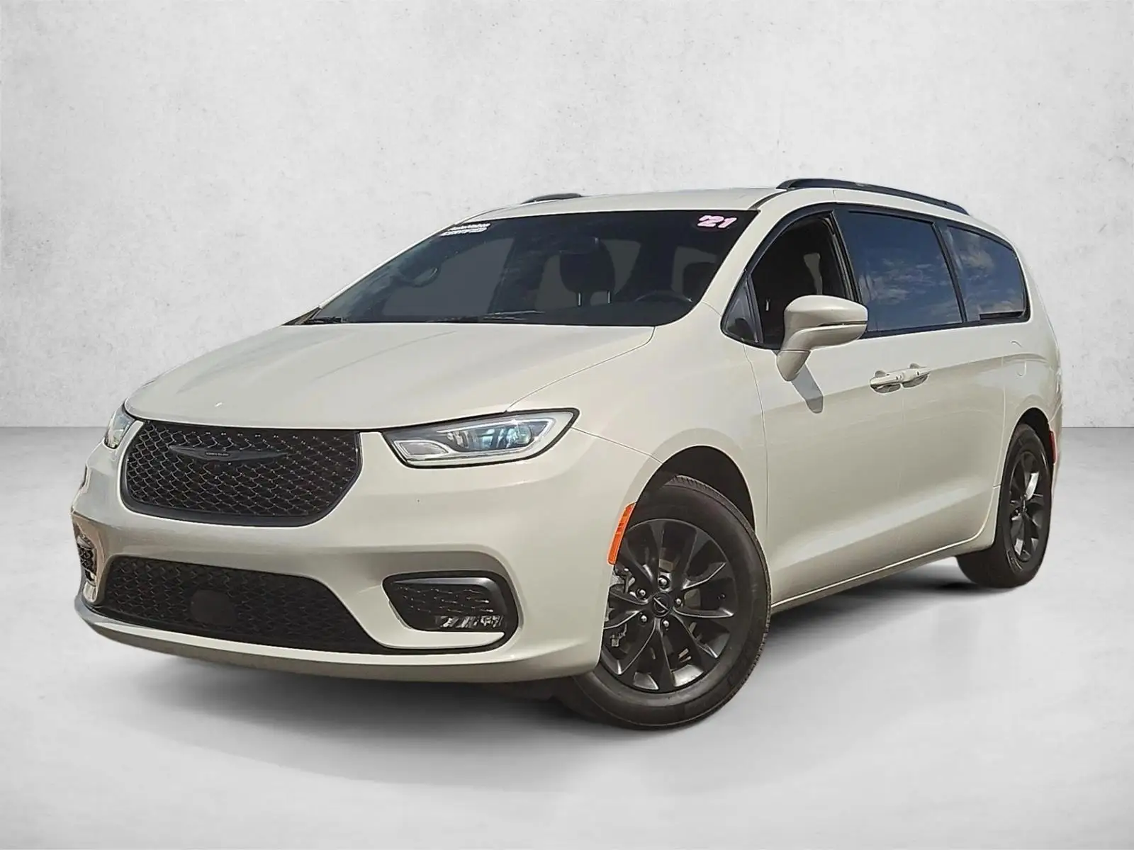 2021 Chrysler Pacifica Touring photo 1
