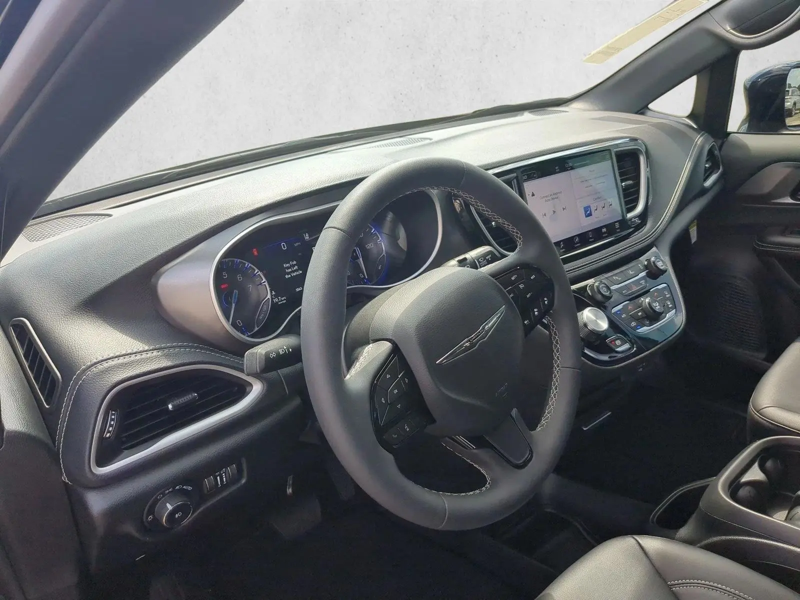 2026 Chrysler Pacifica Select photo 3