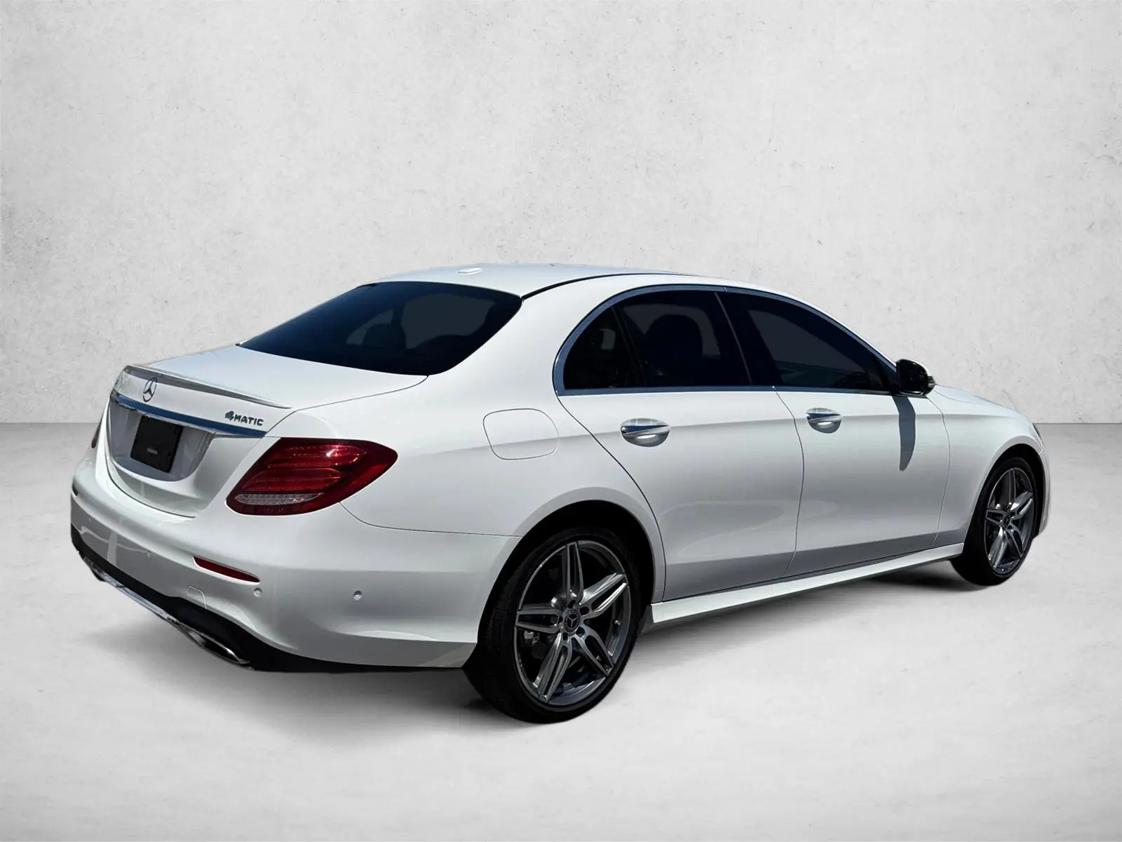 2019 Mercedes-Benz E-Class E300 4MATIC photo 5