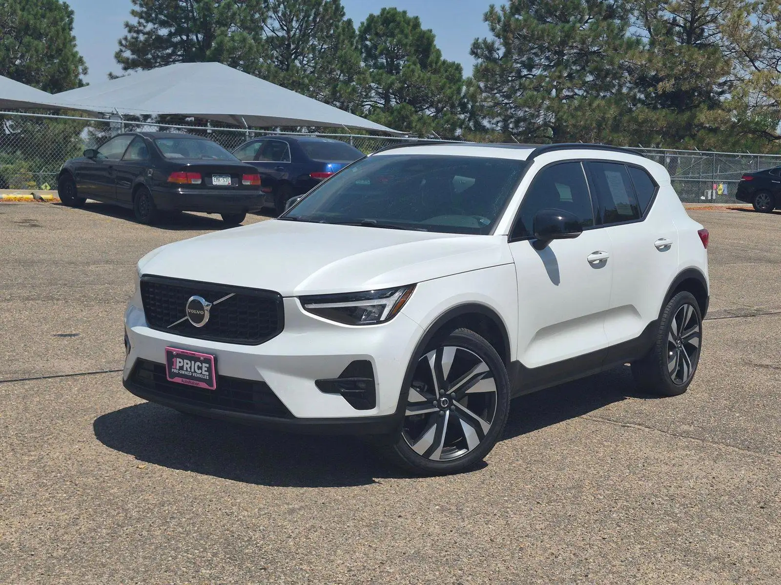 2023 Volvo XC40 B5 Plus Dark AWD's photo