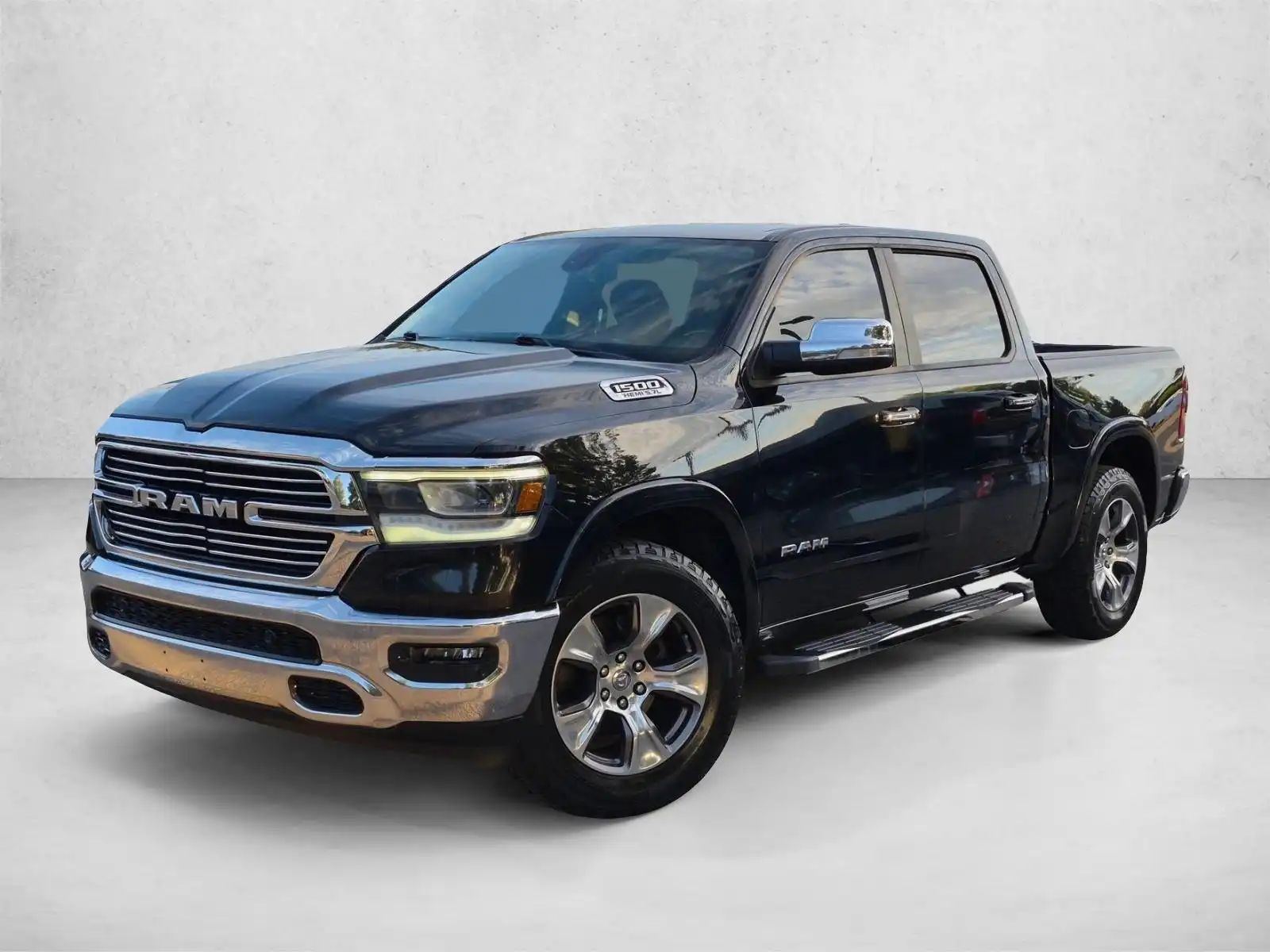 2020 RAM 1500 Laramie 4WD Crew Cab 5'7's photo