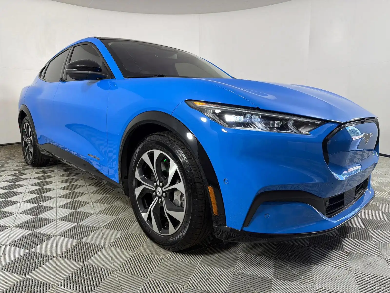 2022 Ford Mustang-Mach-e Premium's photo