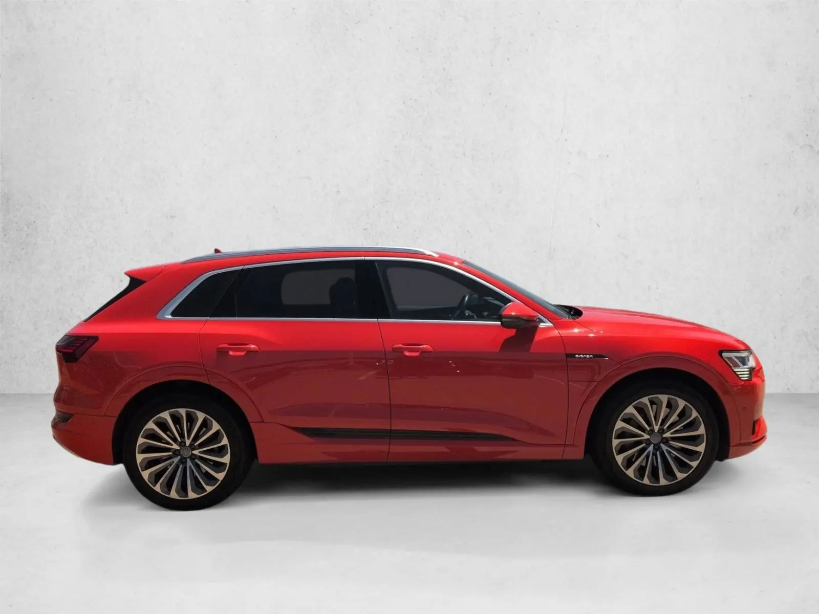 2019 Audi e-tron Prestige photo 4