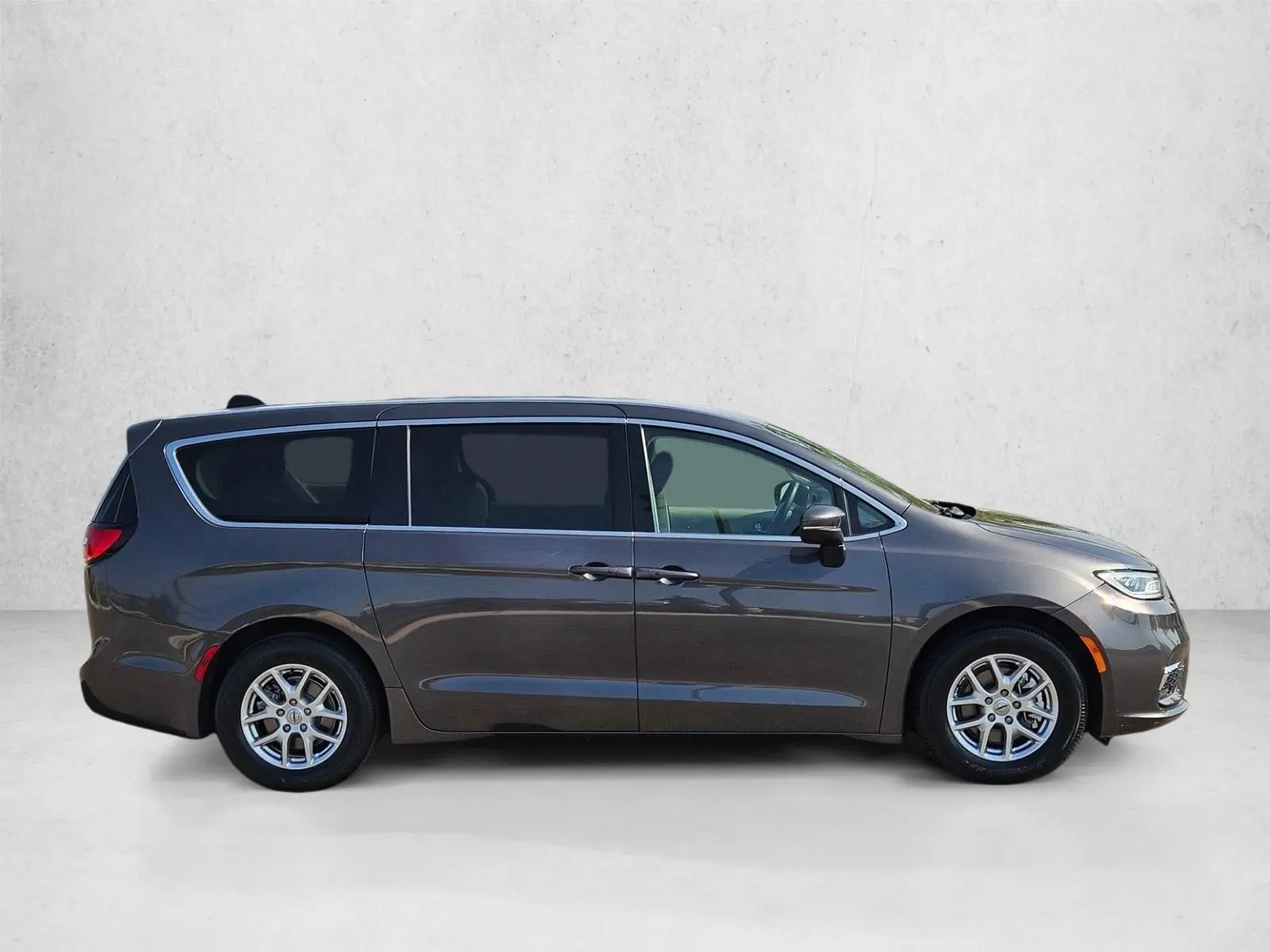 2023 Chrysler Pacifica Touring L photo 4