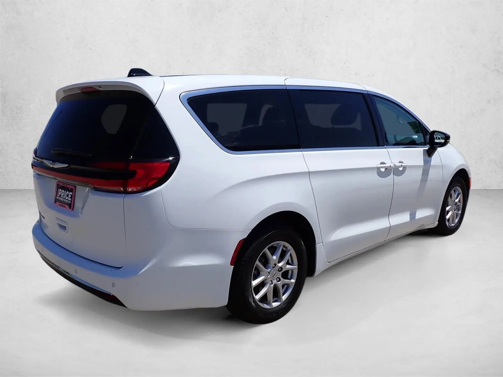 2024 Chrysler Pacifica Touring L photo 4