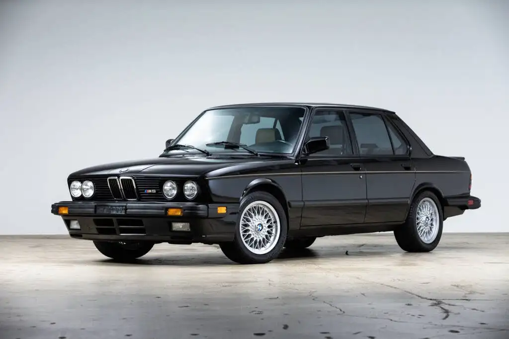 1988 BMW M5's photo
