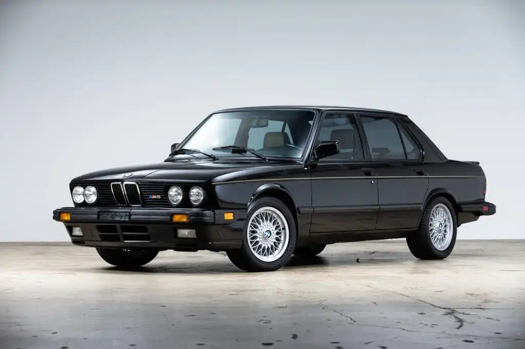 1988 BMW M5's photo