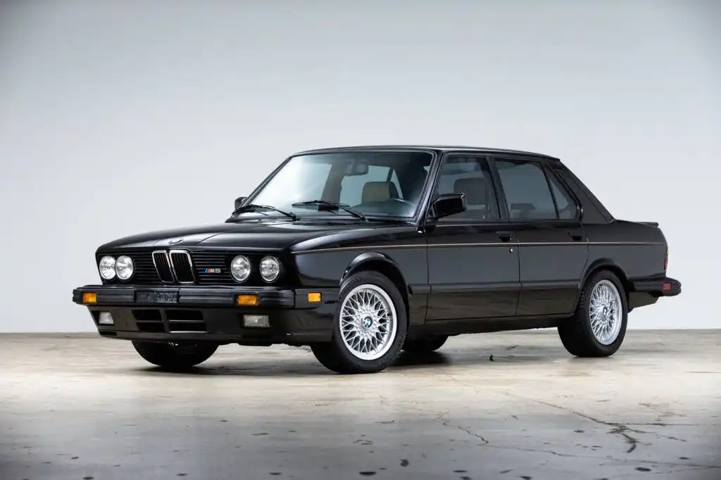 1988 BMW M5's photo