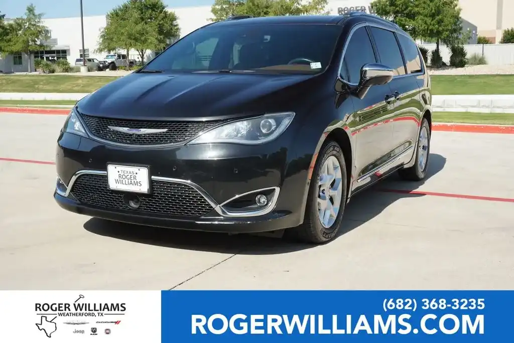 2020 Chrysler Pacifica Limited's photo