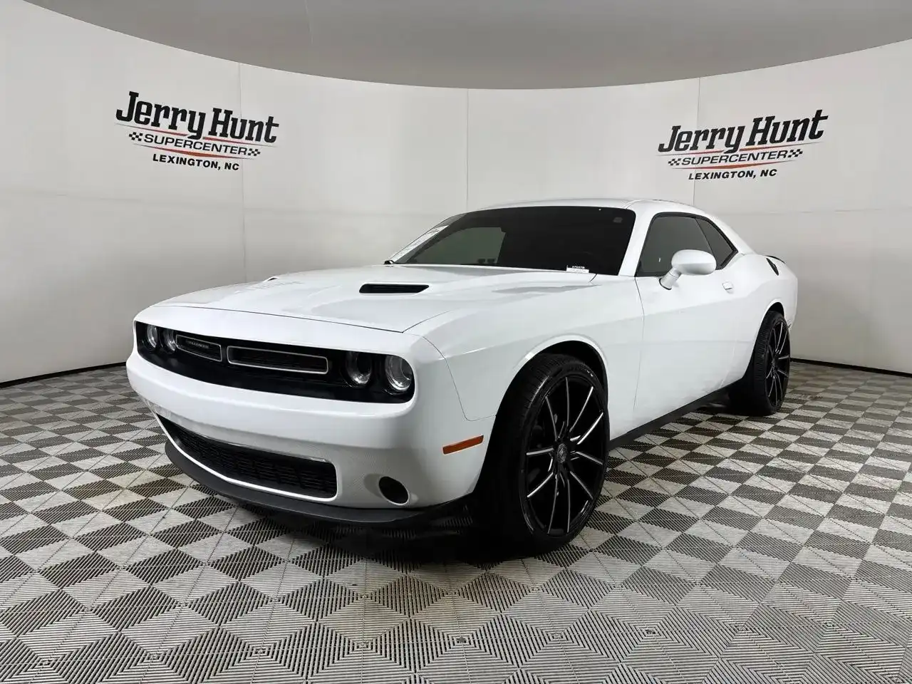 2023 Dodge Challenger SXT Auto's photo