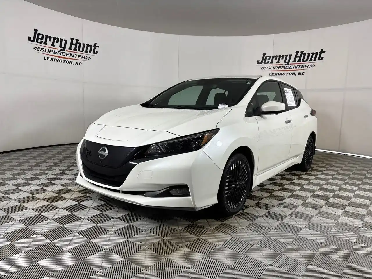 2023 Nissan Leaf SV Plus's photo