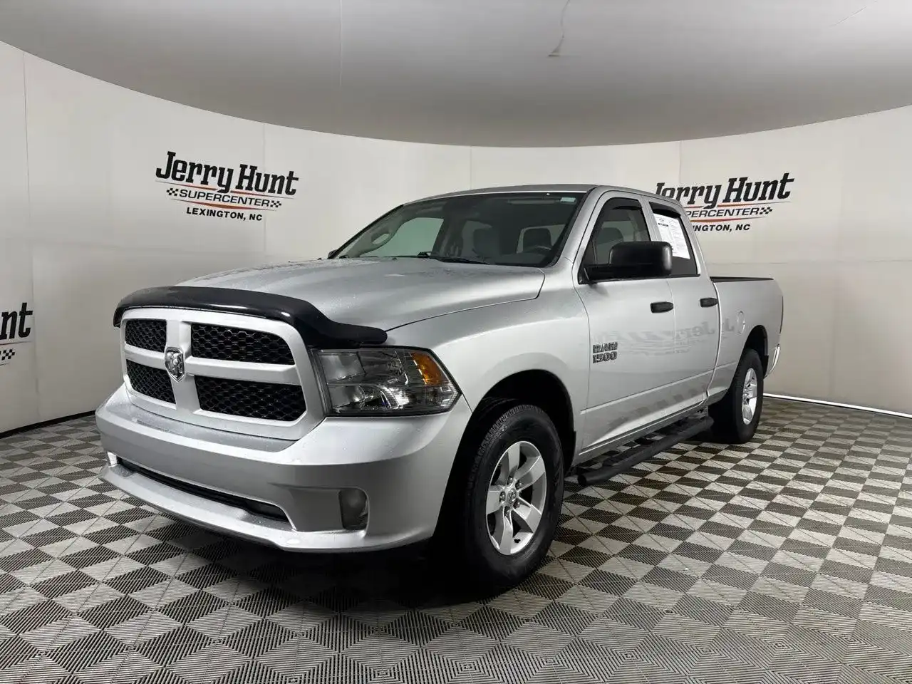 2017 RAM 1500 Express 4x4 Quad Cab 6'4's photo