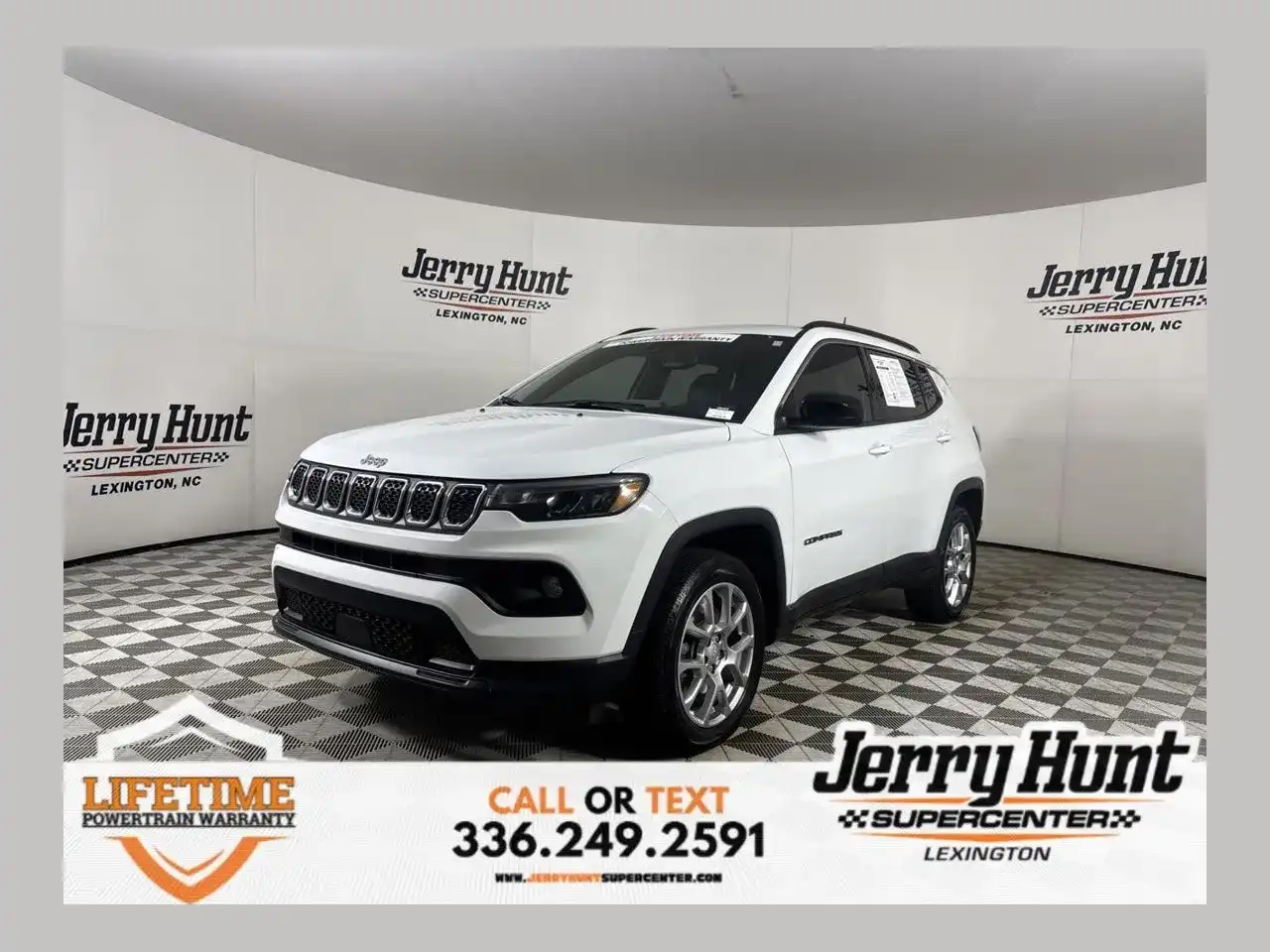 2024 Jeep Compass Latitude Lux 4X4's photo