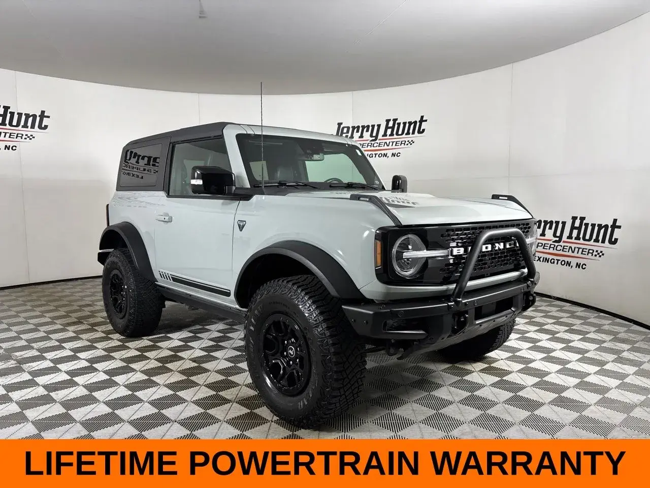 2021 Ford Bronco First Edition Advanced 4x4 photo 4