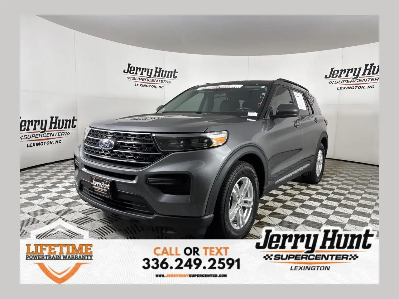 2024 Ford Explorer XLT RWD photo 1