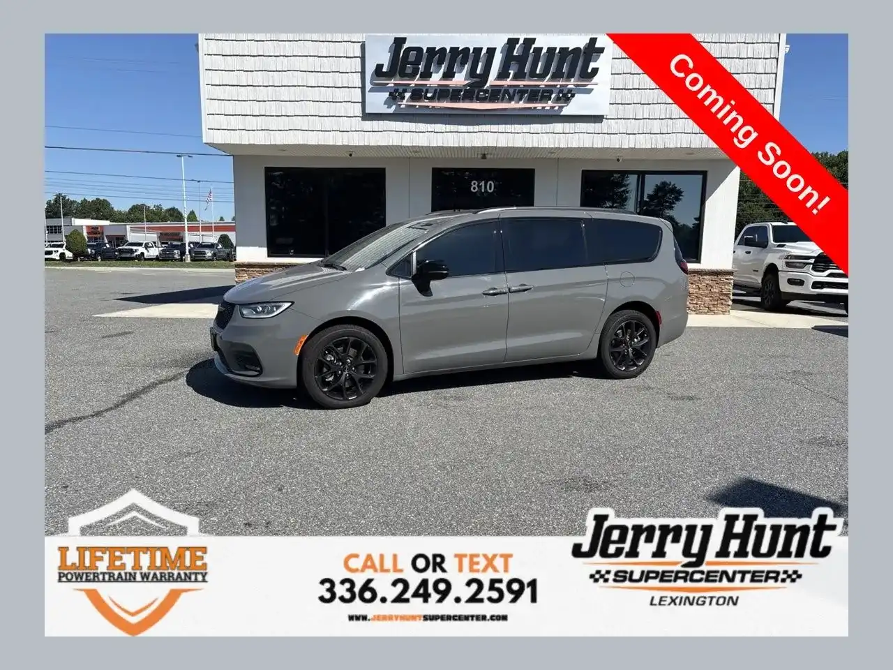 2023 Chrysler Pacifica Limited AWD's photo