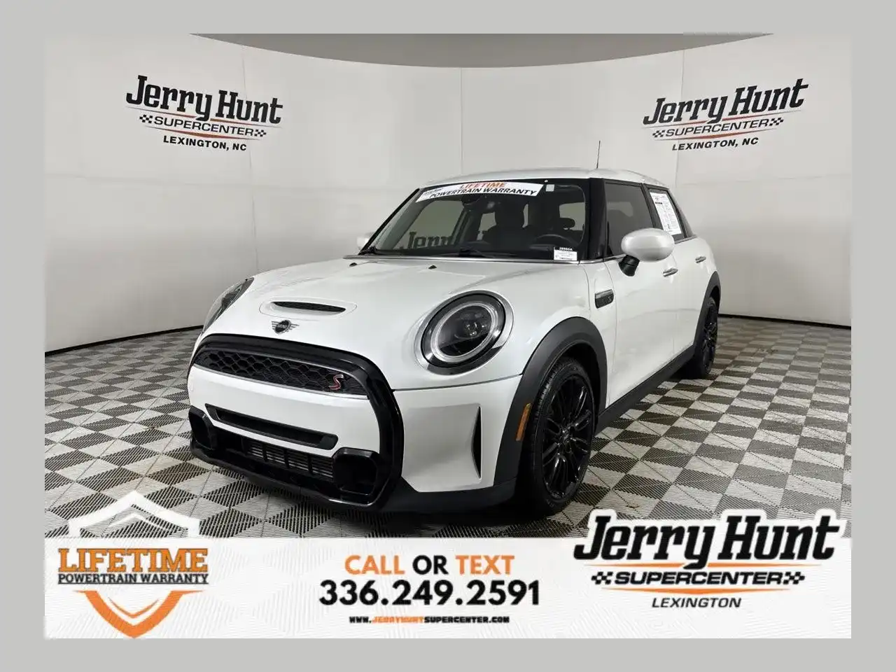2024 MINI Hardtop Cooper S's photo