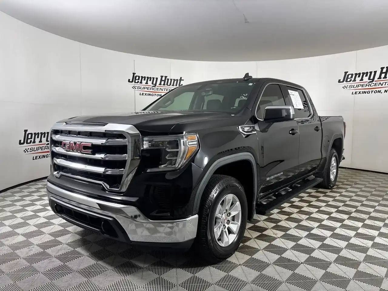 2021 GMC Sierra 4WD Crew Cab Short Box SLE's photo