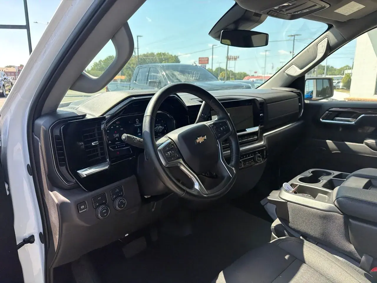 2024 Chevrolet Silverado 1500 LT 4WD Crew Cab Short Box 2FL photo 4