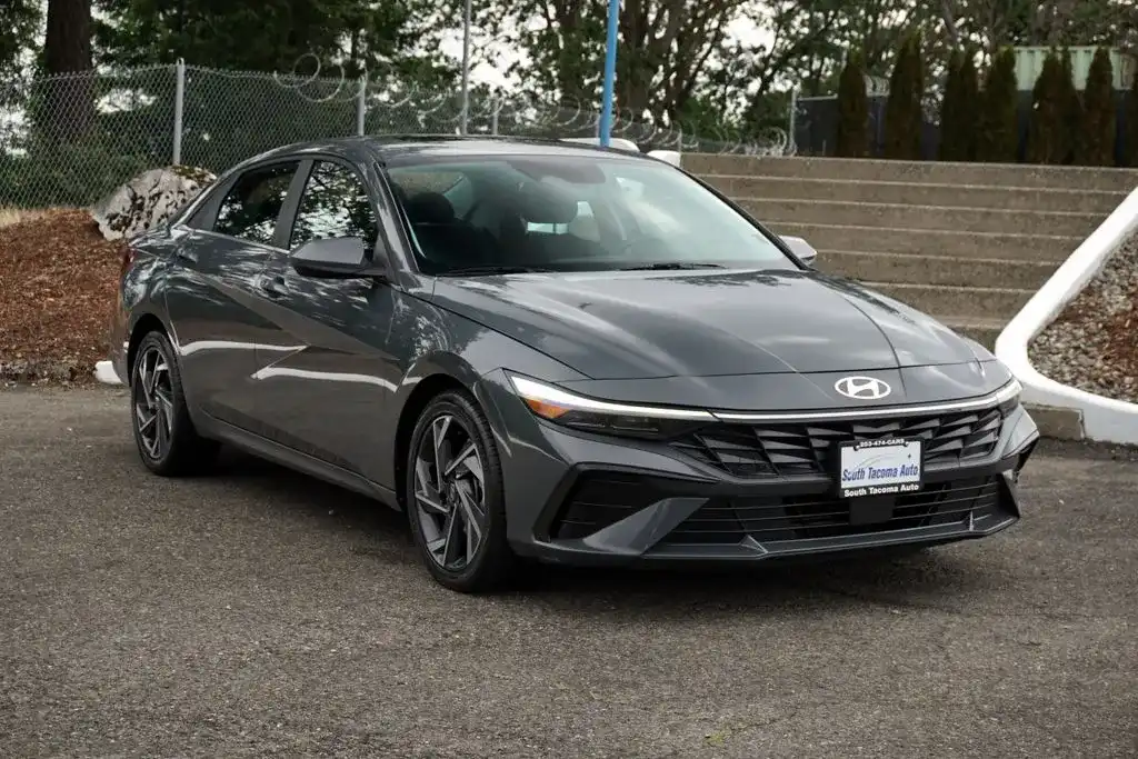 2025 Hyundai Elantra 2.0 SEL Convenience IVT's photo