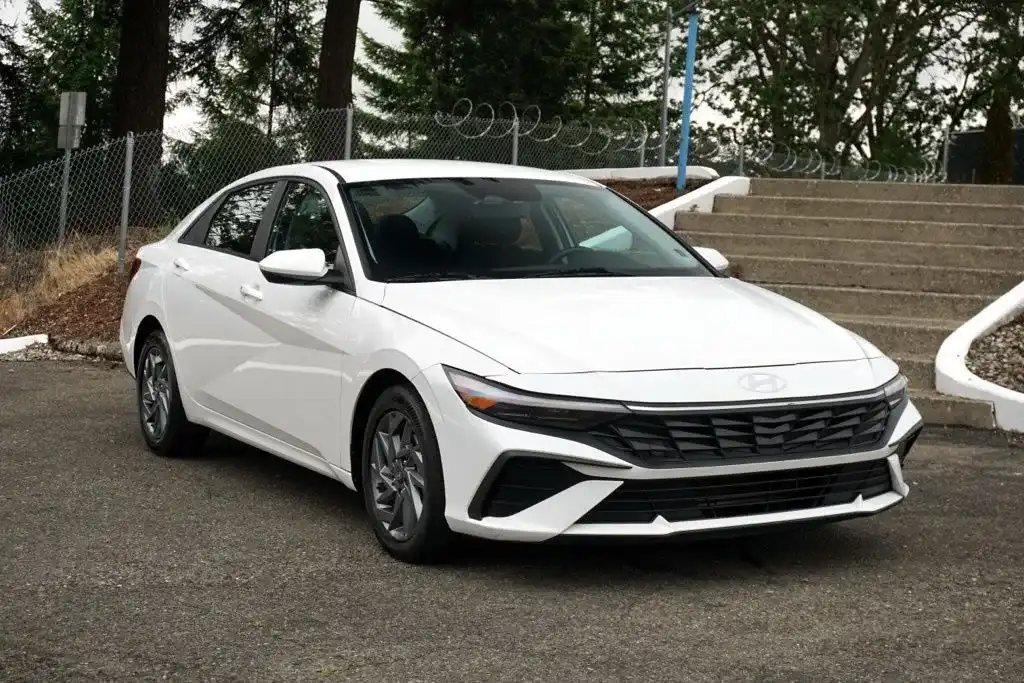 2025 Hyundai Elantra 2.0 SEL Convenience IVT's photo