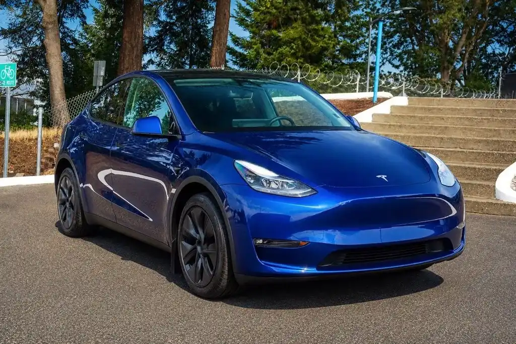 2025 Tesla Model Y Long Range Dual Motor All-Wheel Drive's photo