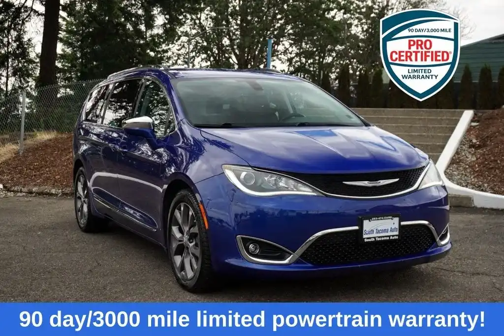 2019 Chrysler Pacifica Limited's photo