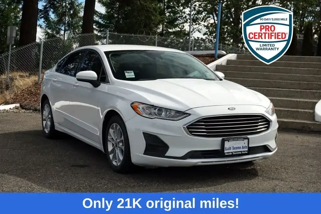 2020 Ford Fusion SE's photo