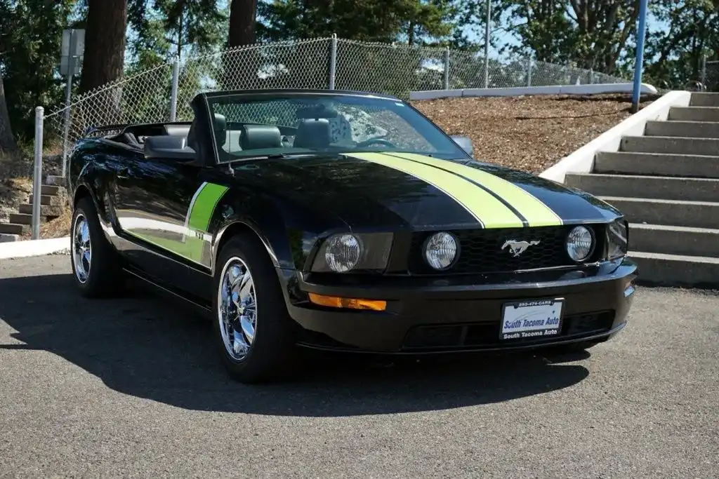 2006 Ford Mustang GT Deluxe's photo
