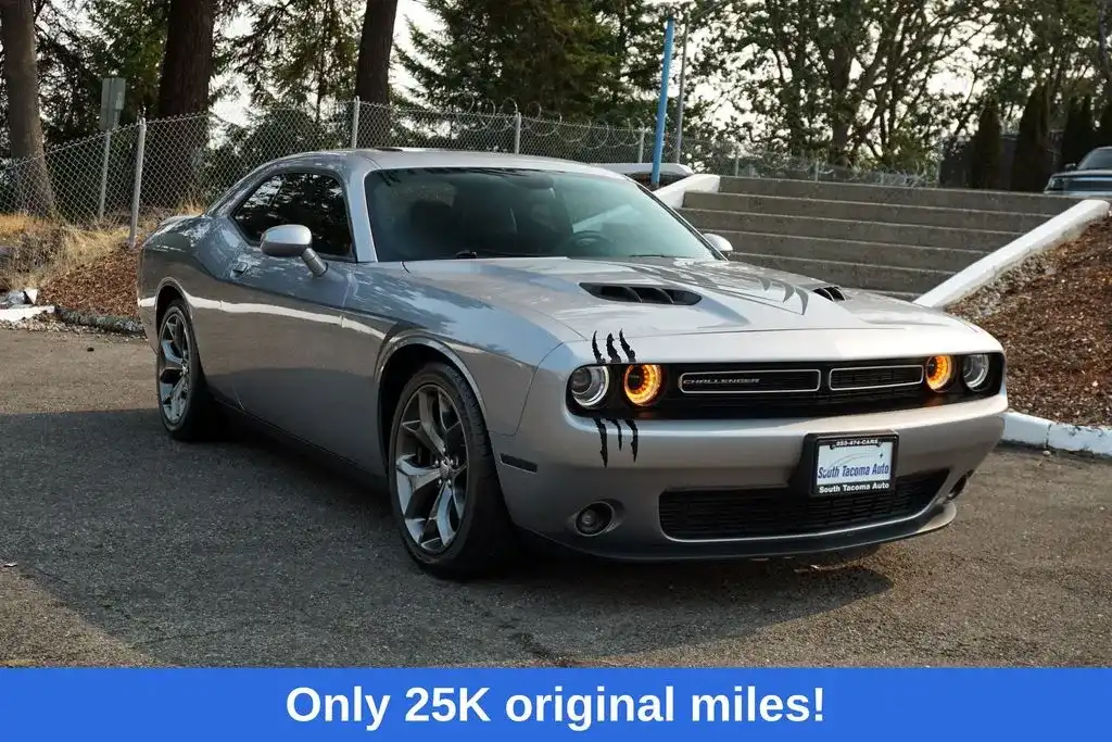 2016 Dodge Challenger SXT Plus's photo