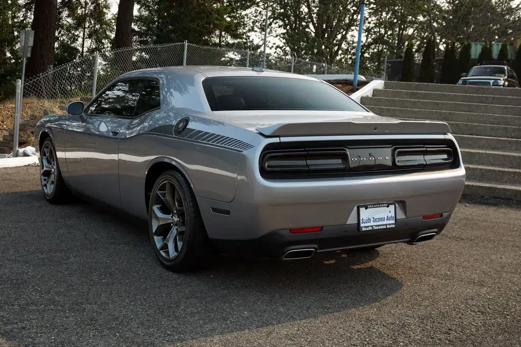 2016 Dodge Challenger SXT Plus photo 3