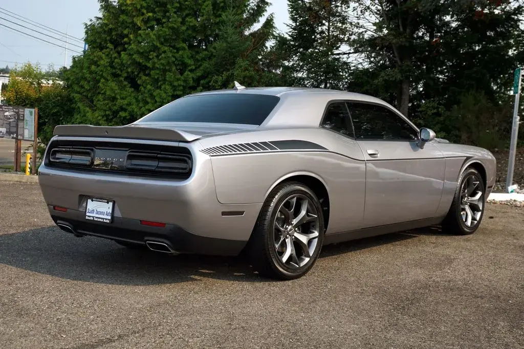 2016 Dodge Challenger SXT Plus photo 5