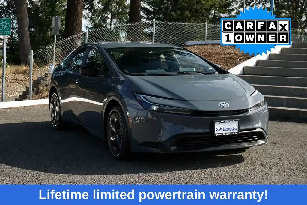 2025 Toyota Prius LE FWD's photo