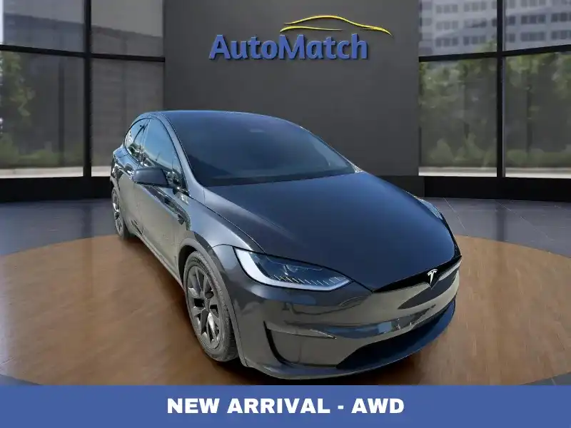 2024 Tesla Model X Long Range's photo