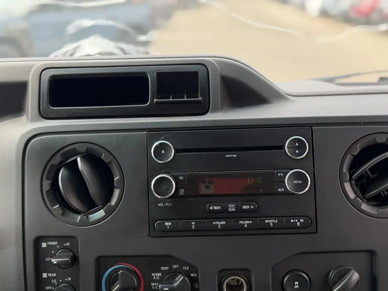 2009 Ford E-Series E-350 XL Super Duty Extended photo 5