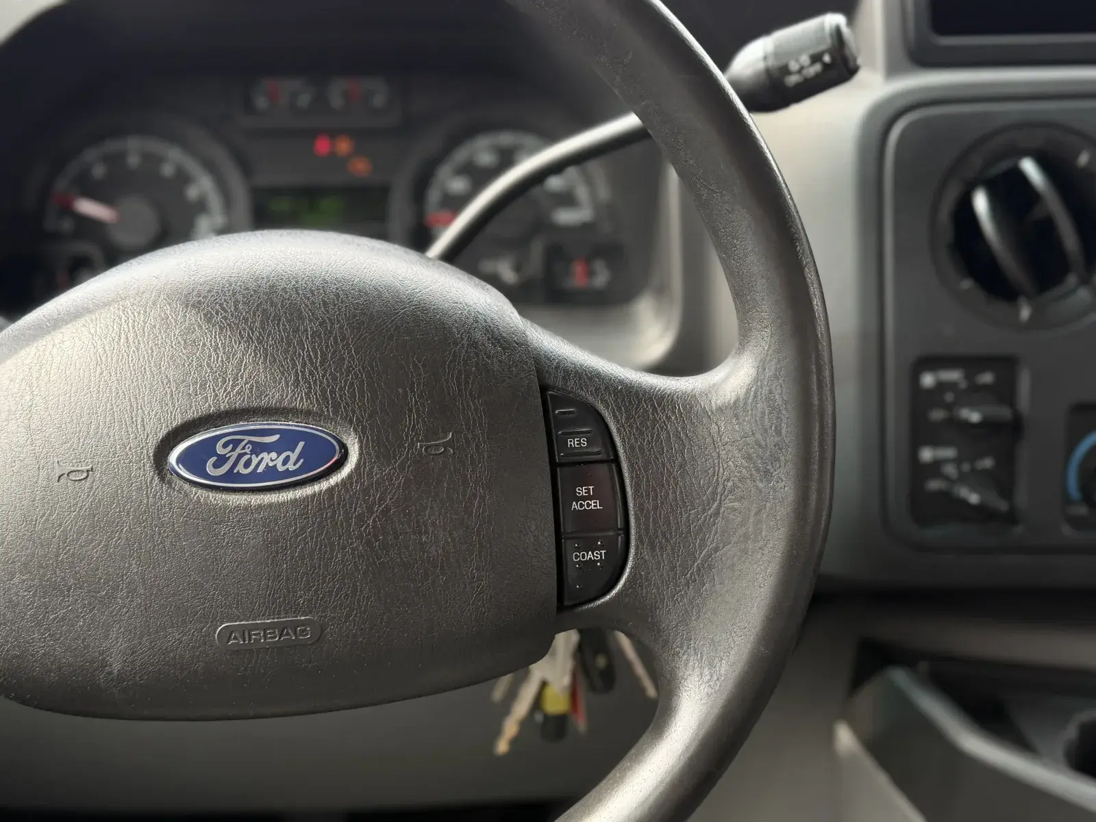 2009 Ford E-Series E-350 XL Super Duty Extended photo 4