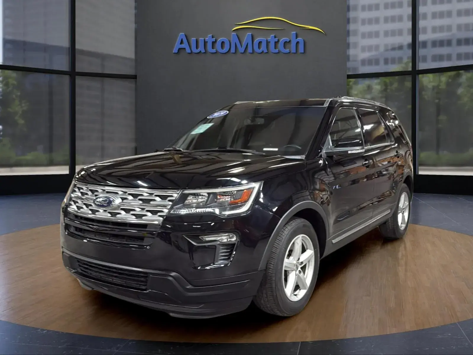 2019 Ford Explorer XLT FWD photo 3