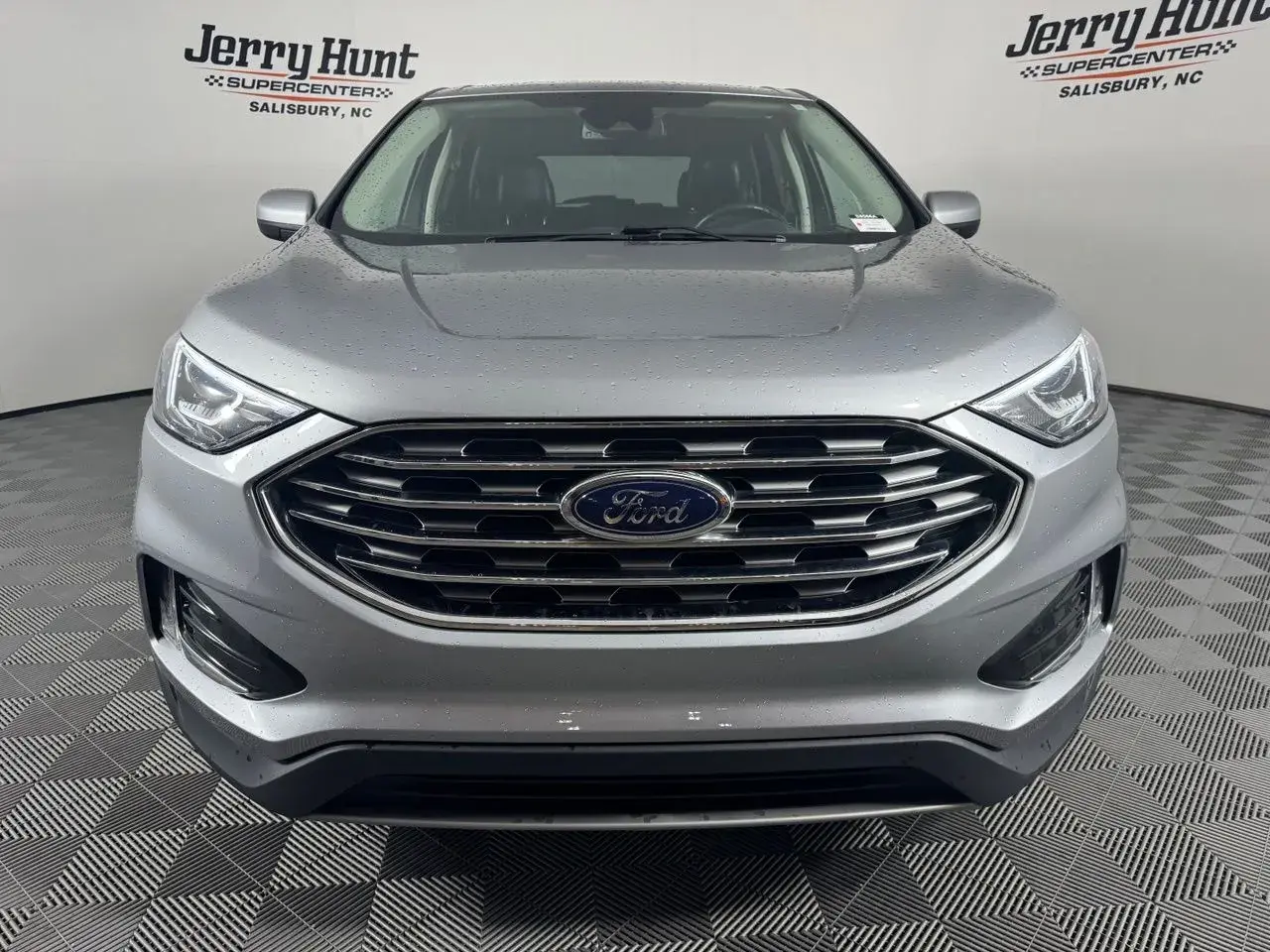 2021 Ford Edge SEL photo 4