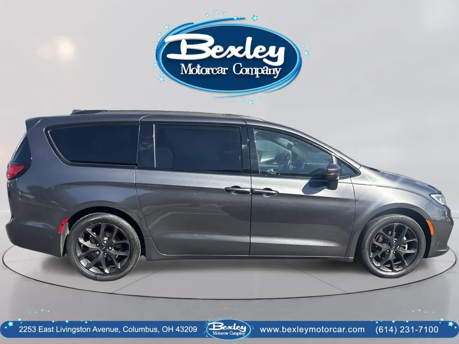 2021 Chrysler Pacifica Touring photo 4