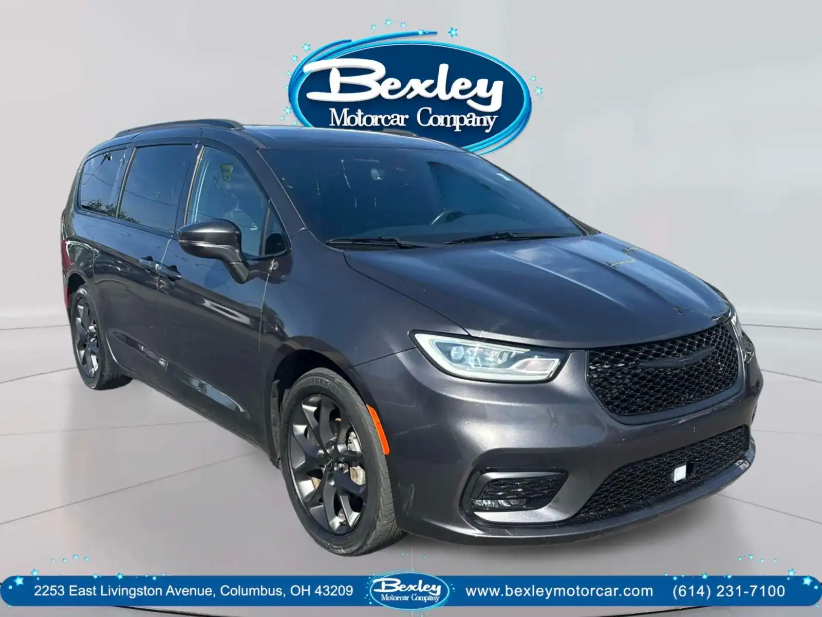 2021 Chrysler Pacifica Touring's photo